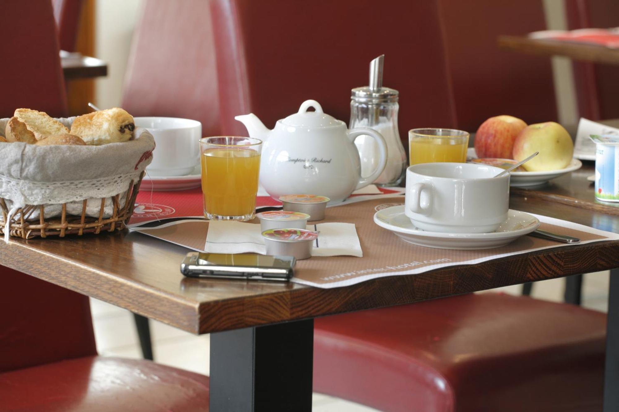 Hotel De Geneve Et Restaurant , Faverges-Seythenex Eksteriør billede